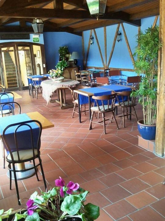 Hostal De La Rovira Oix Exterior foto